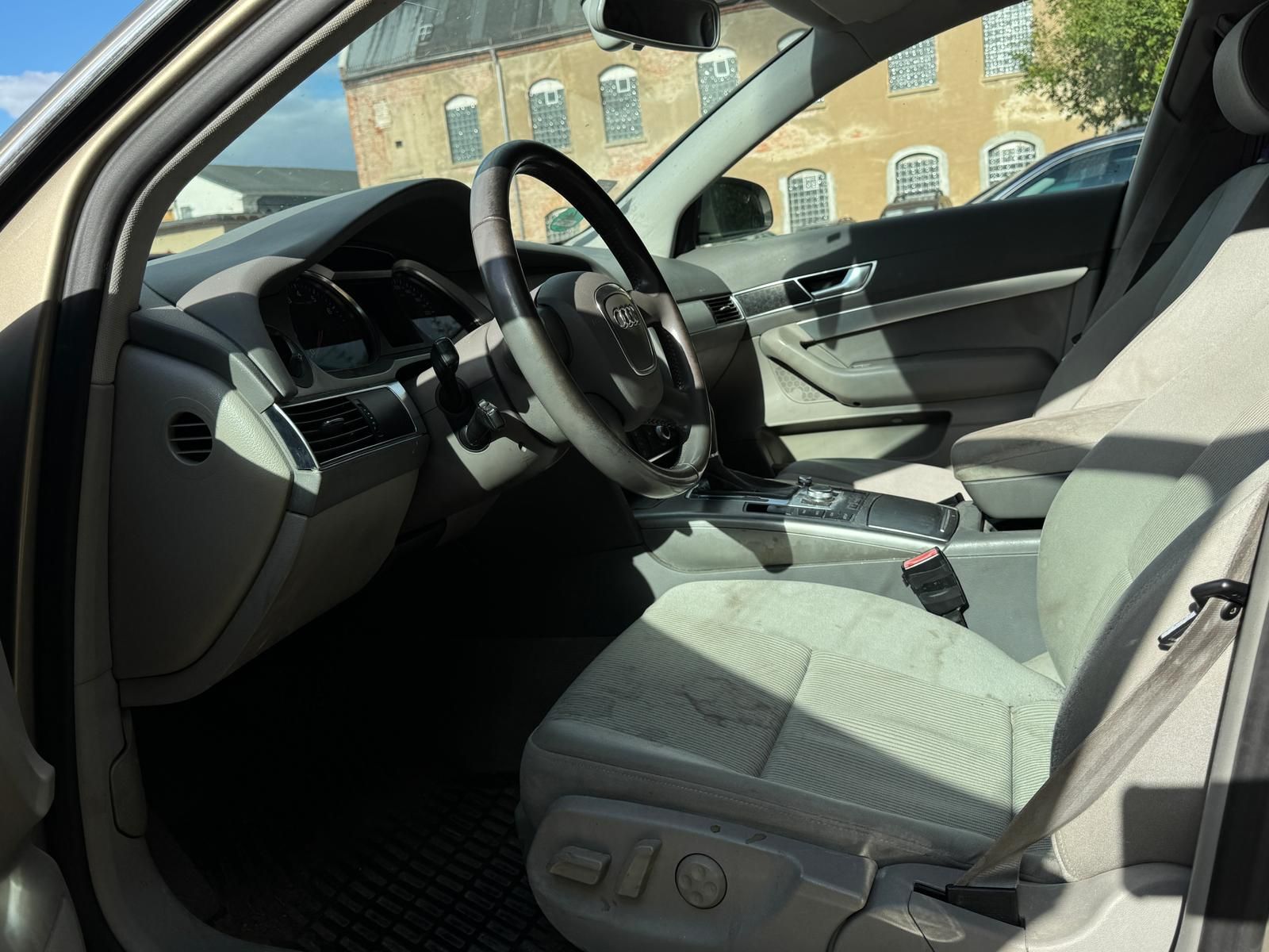 Fahrzeugabbildung Audi A6 2.4 V6  Limousine