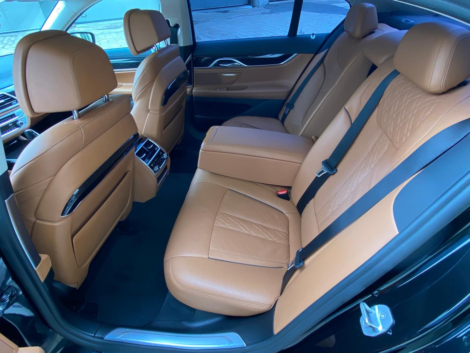 Fahrzeugabbildung BMW 740d xDrive Shadow-Line +CARPLAY+HUD+LASER+360°+