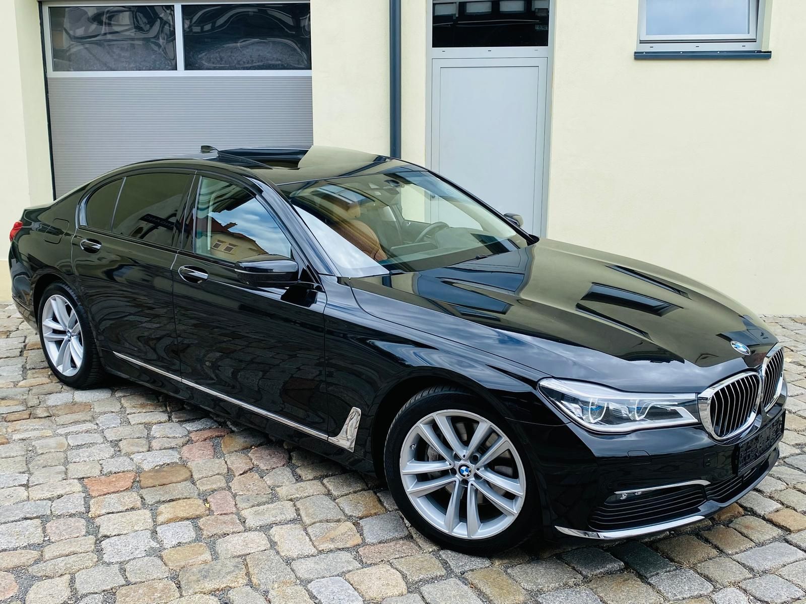 Fahrzeugabbildung BMW 740d xDrive Shadow-Line +CARPLAY+HUD+LASER+360°+