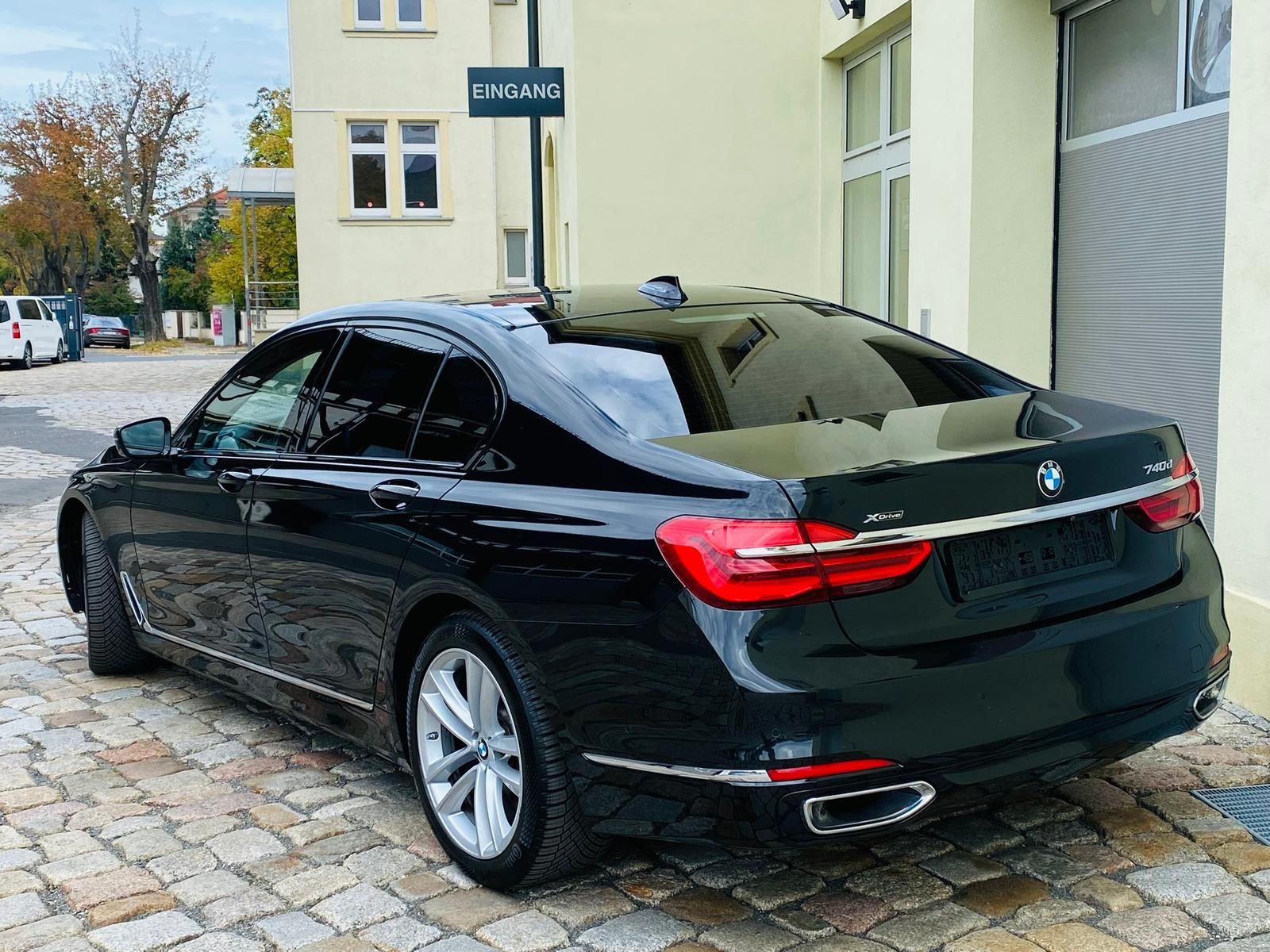 Fahrzeugabbildung BMW 740d xDrive Shadow-Line +CARPLAY+HUD+LASER+360°+