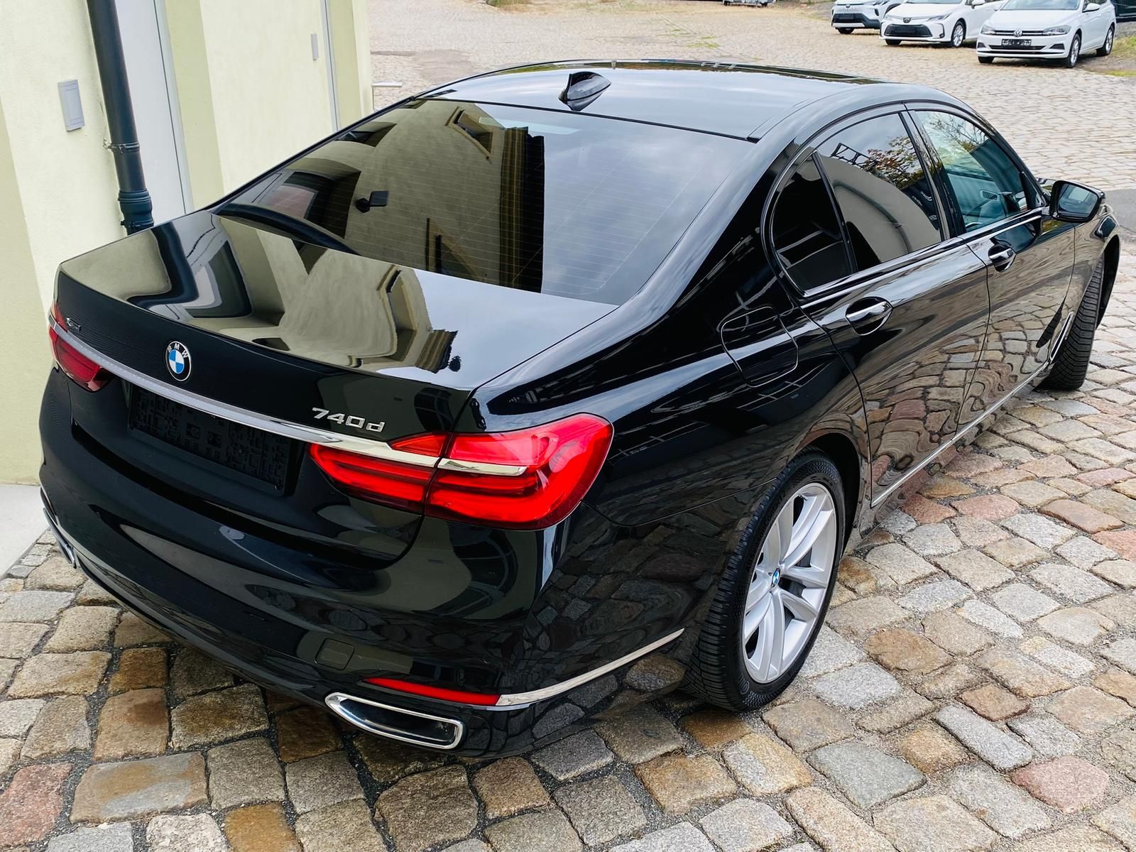 Fahrzeugabbildung BMW 740d xDrive Shadow-Line +CARPLAY+HUD+LASER+360°+