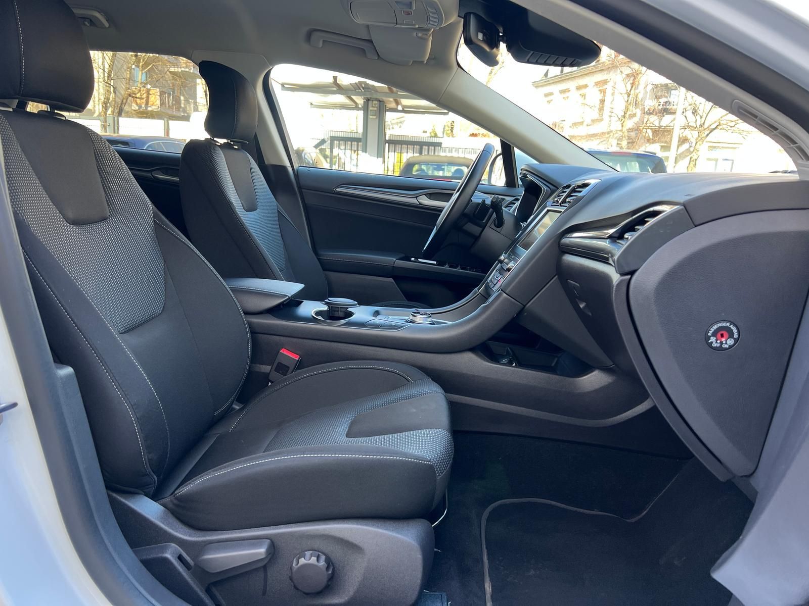 Fahrzeugabbildung Ford Mondeo 2.0 EcoBlue Titanium AWD +AHK+CAM+LED+