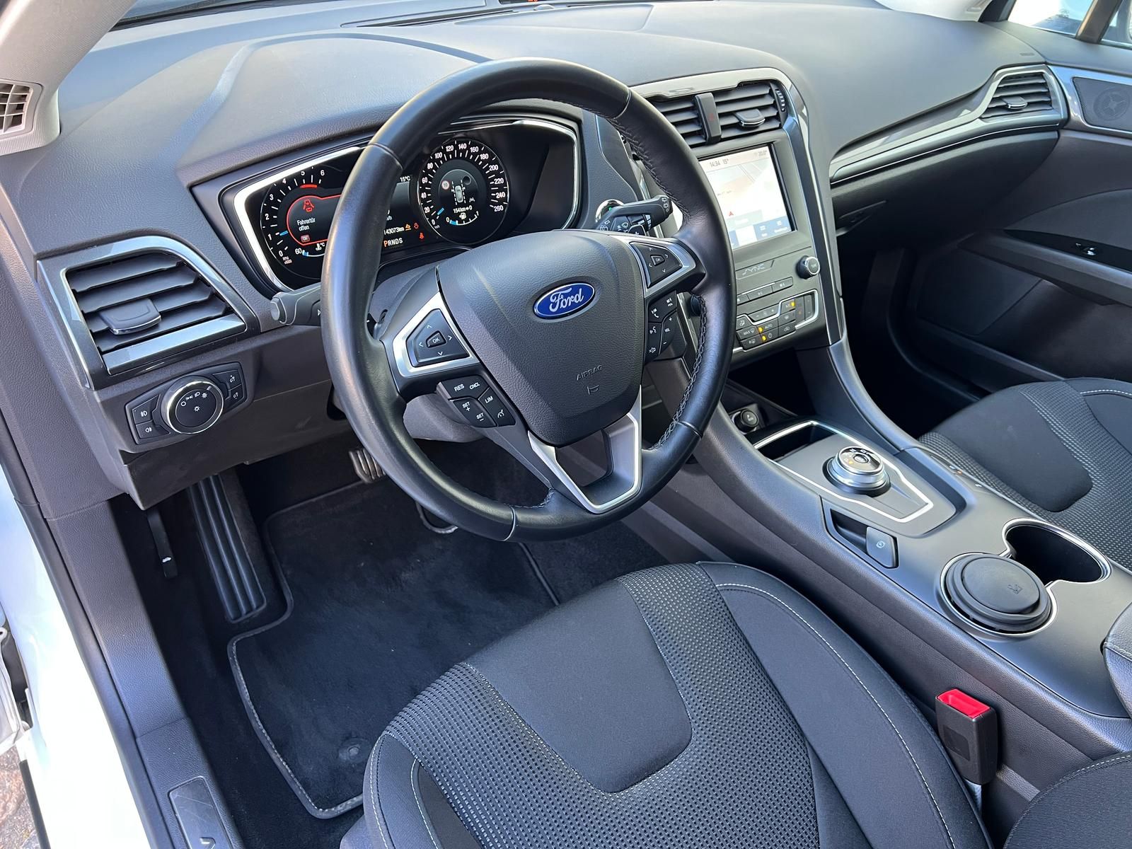 Fahrzeugabbildung Ford Mondeo 2.0 EcoBlue Titanium AWD +AHK+CAM+LED+