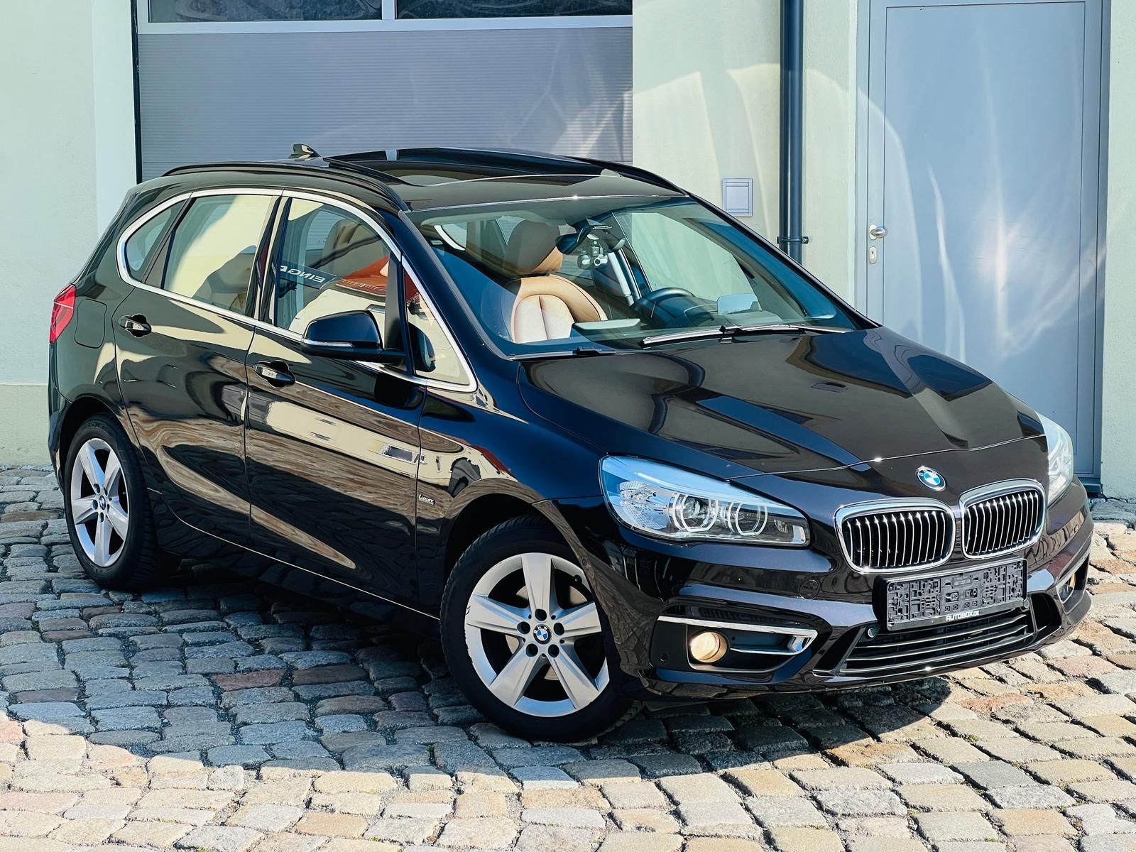 Fahrzeugabbildung BMW 218d xDrive Luxury Line+AHK+CAM+HUD+LED+PANO+