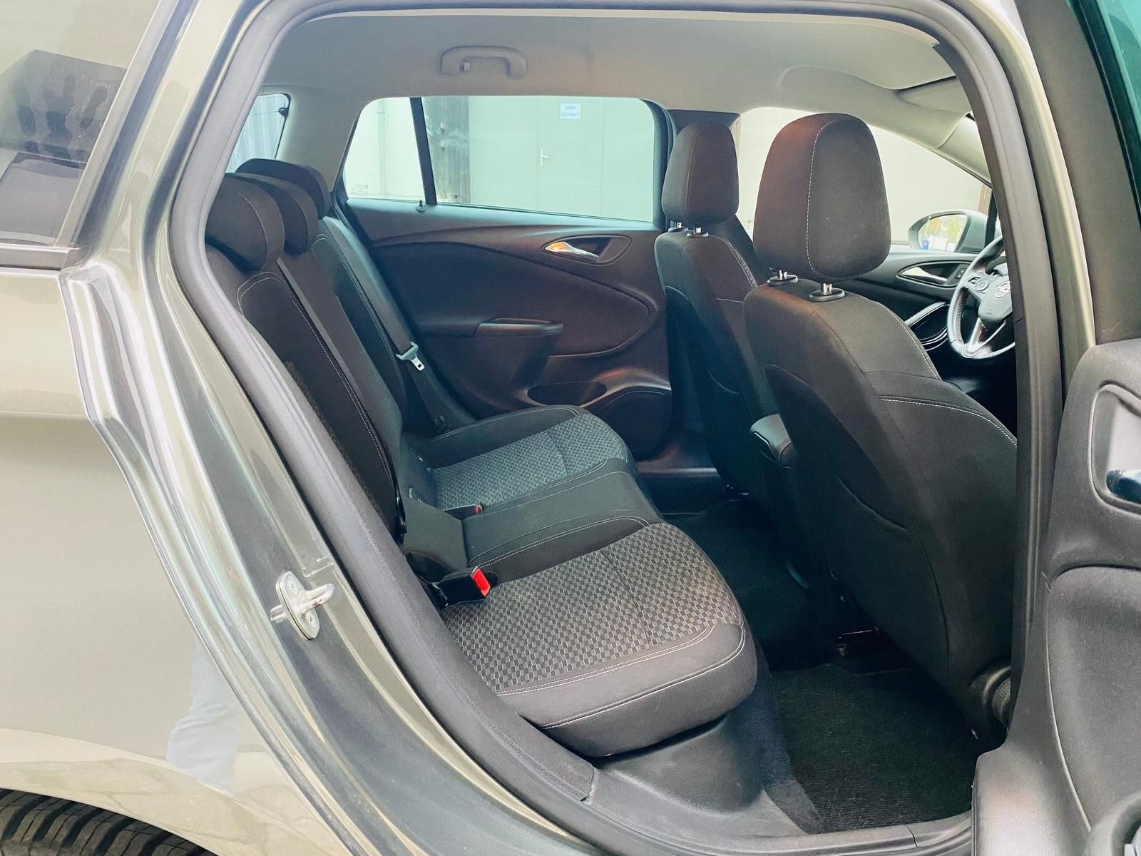 Fahrzeugabbildung Opel Astra K Sports Tourer 1.4 16V SIDI Turbo Android