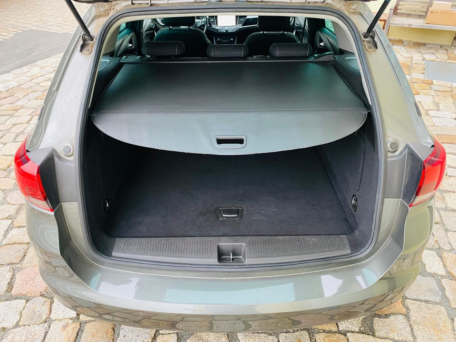 Fahrzeugabbildung Opel Astra K Sports Tourer 1.4 16V SIDI Turbo Android
