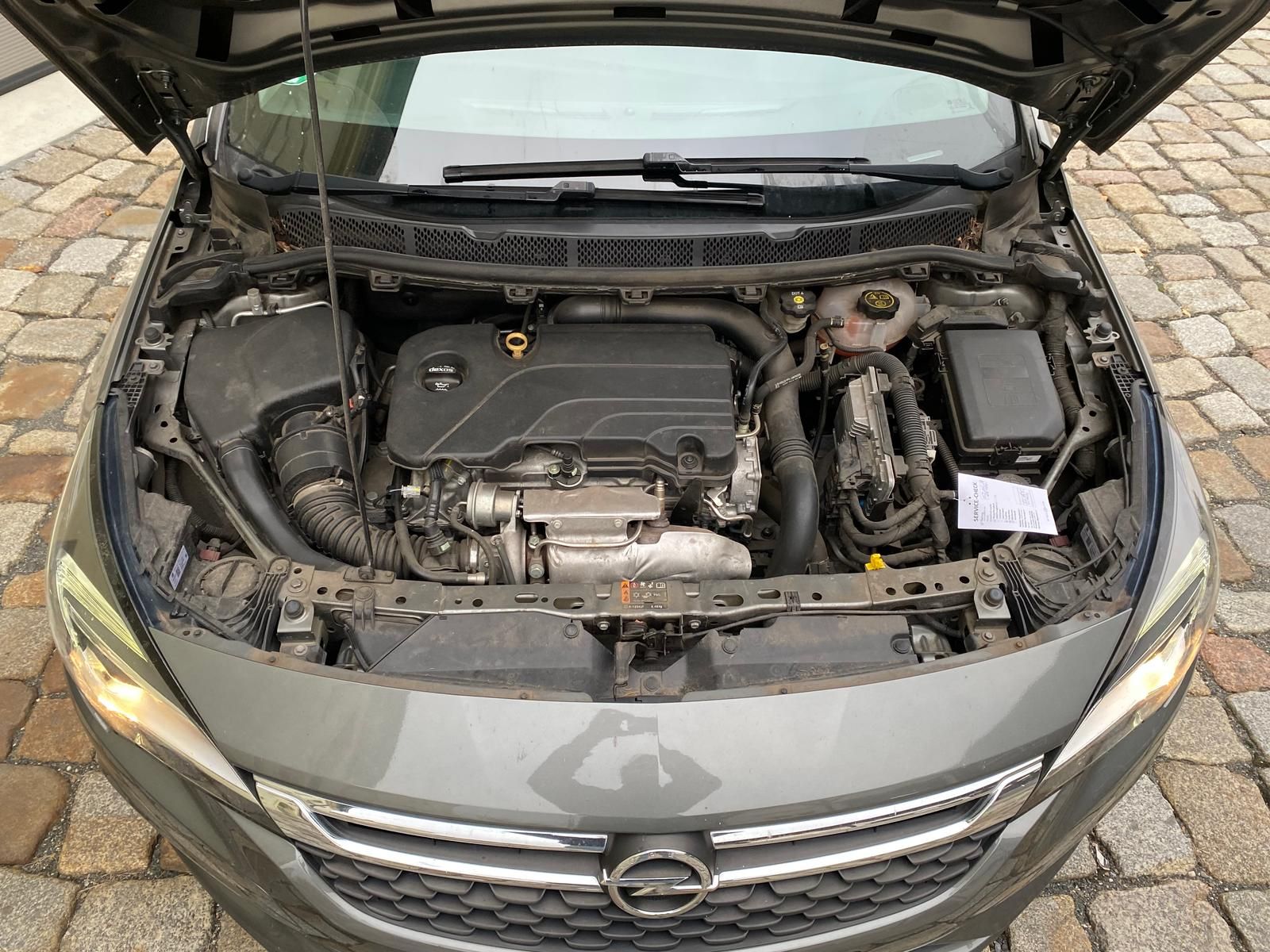 Fahrzeugabbildung Opel Astra K Sports Tourer 1.4 16V SIDI Turbo Android