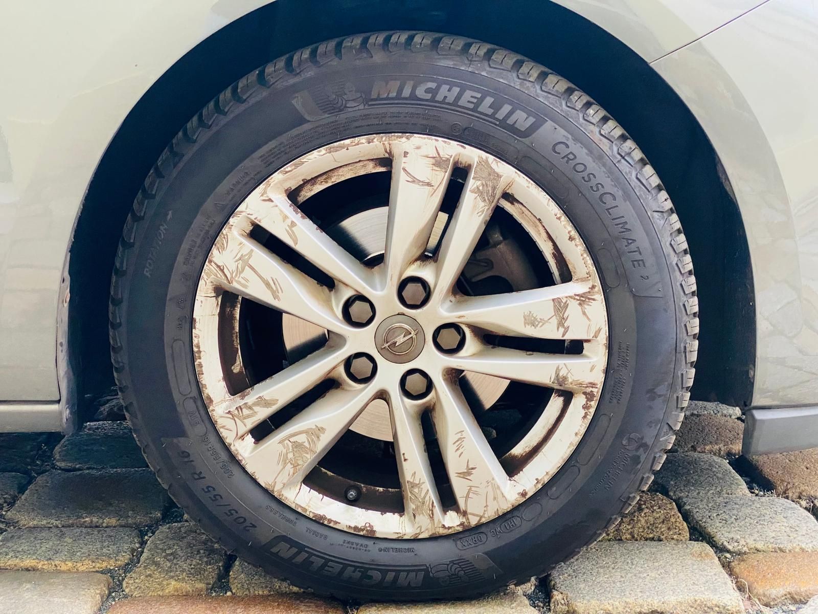 Fahrzeugabbildung Opel Astra K Sports Tourer 1.4 16V SIDI Turbo Android