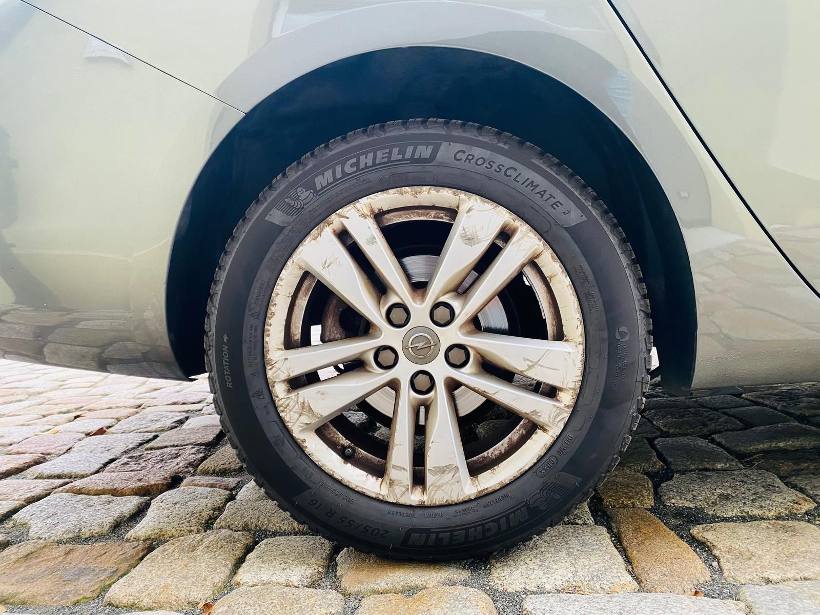 Fahrzeugabbildung Opel Astra K Sports Tourer 1.4 16V SIDI Turbo Android