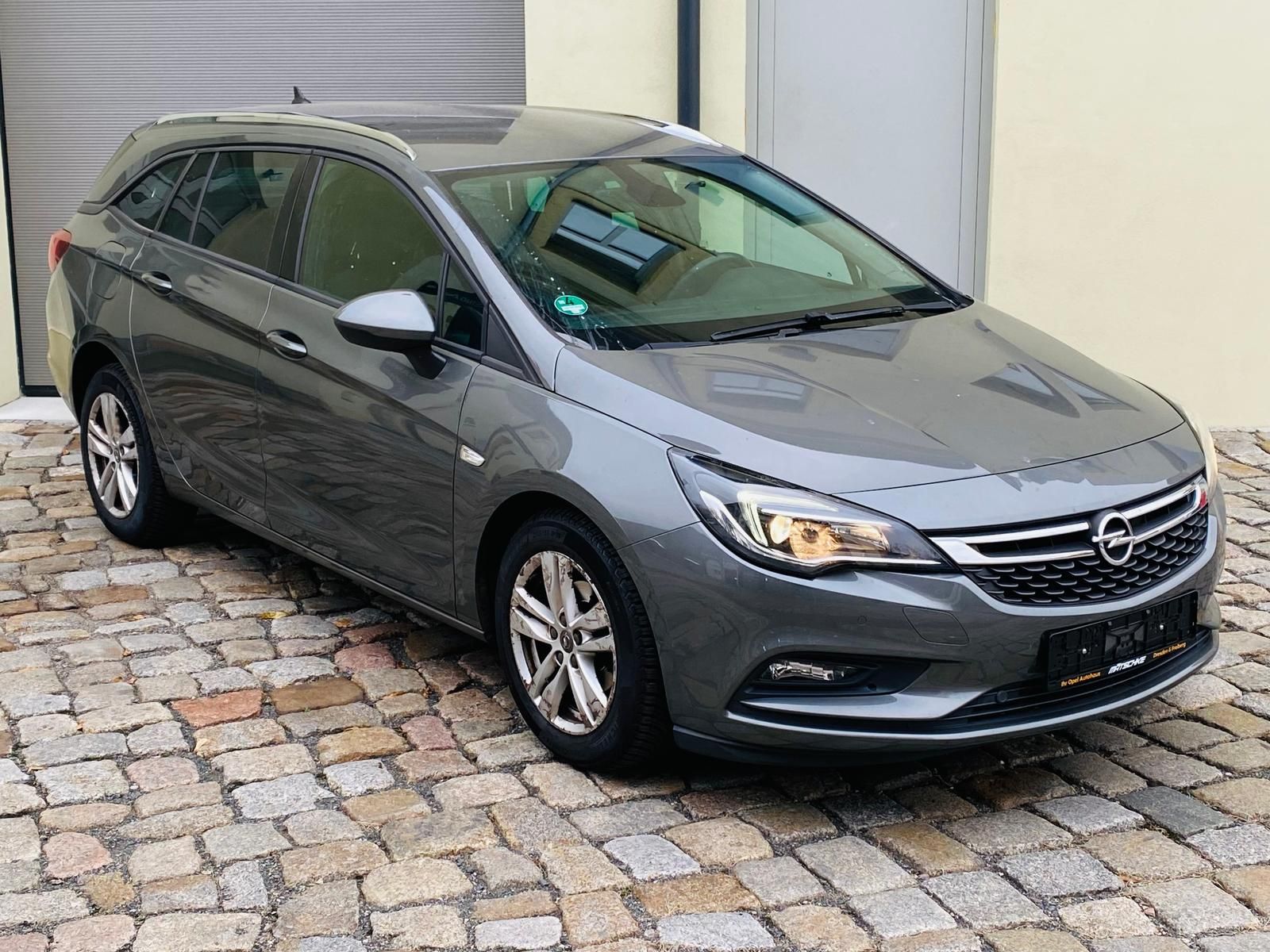 Fahrzeugabbildung Opel Astra K Sports Tourer 1.4 16V SIDI Turbo Android