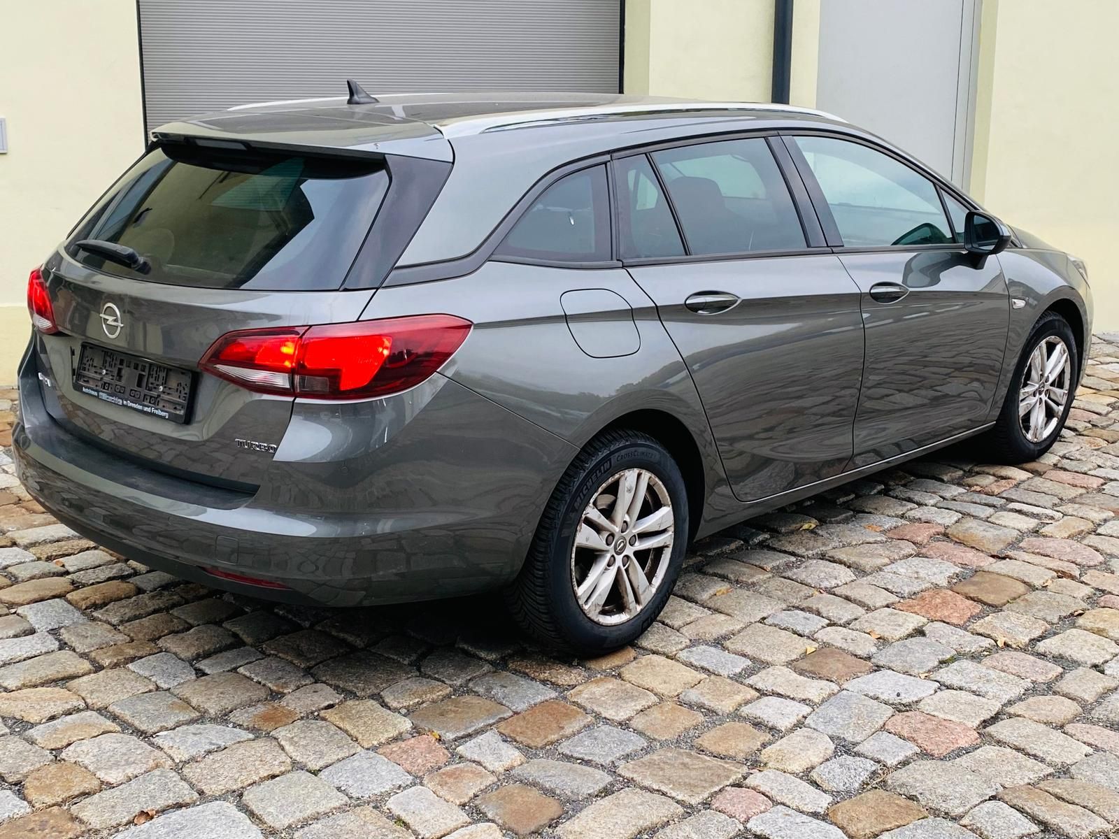 Fahrzeugabbildung Opel Astra K Sports Tourer 1.4 16V SIDI Turbo Android