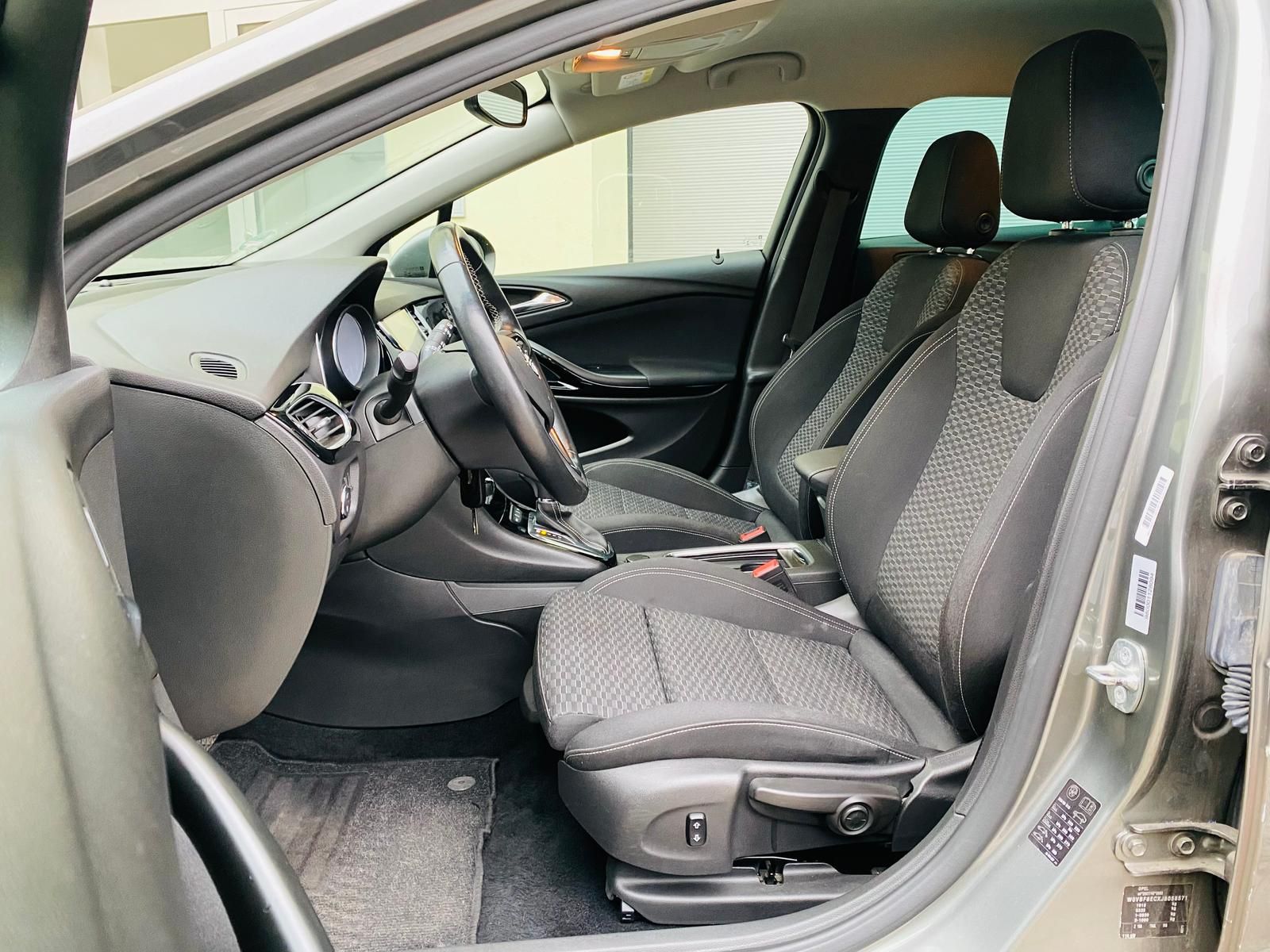 Fahrzeugabbildung Opel Astra K Sports Tourer 1.4 16V SIDI Turbo Android