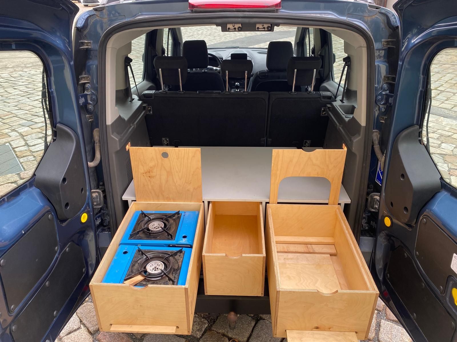 Fahrzeugabbildung Ford Transit Connect Kombi 1.5 EcoBlue m. CampingBox