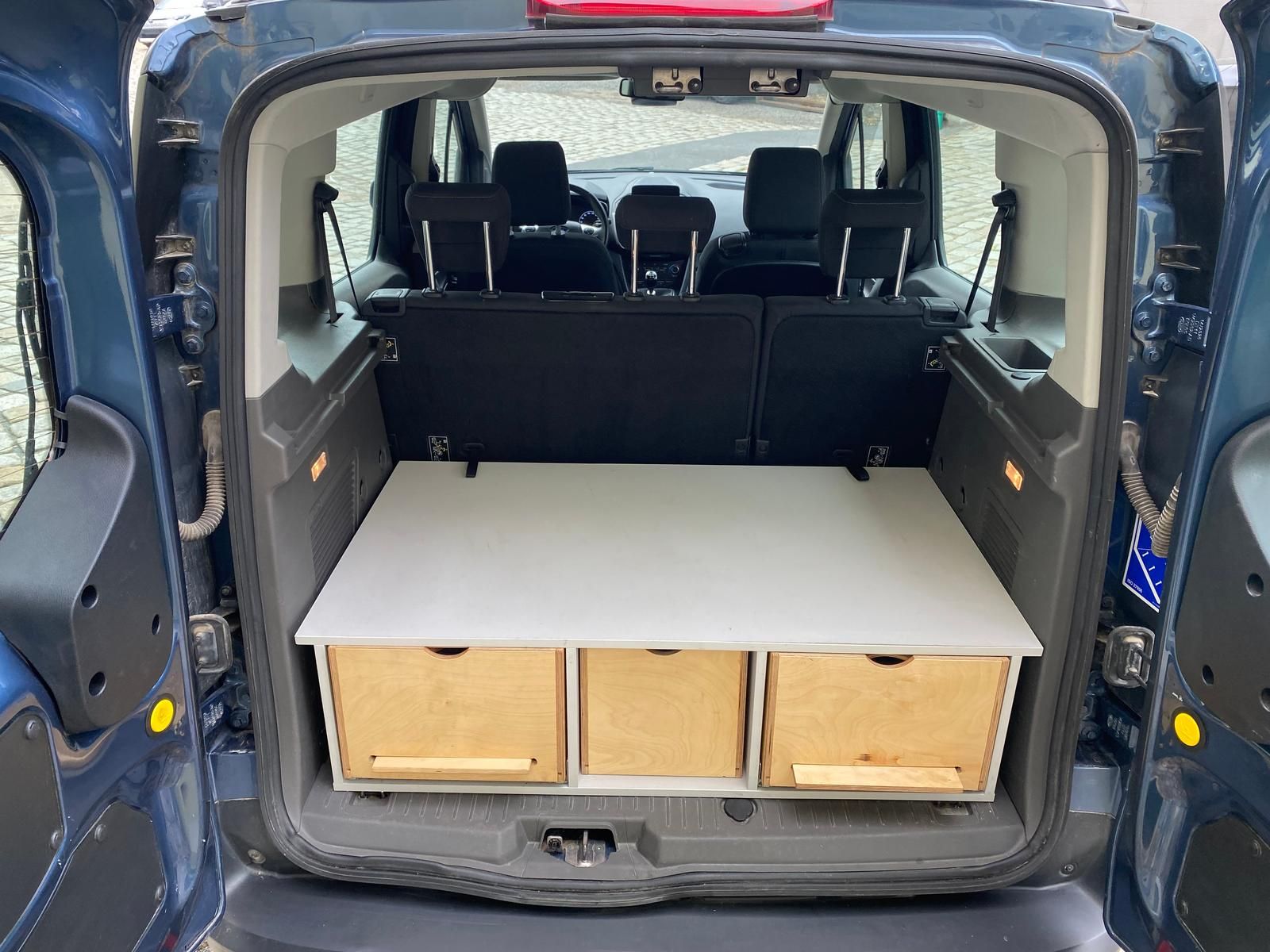 Fahrzeugabbildung Ford Transit Connect Kombi 1.5 EcoBlue m. CampingBox