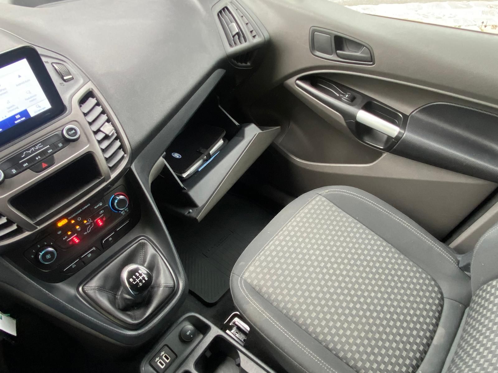 Fahrzeugabbildung Ford Transit Connect Kombi 1.5 EcoBlue m. CampingBox