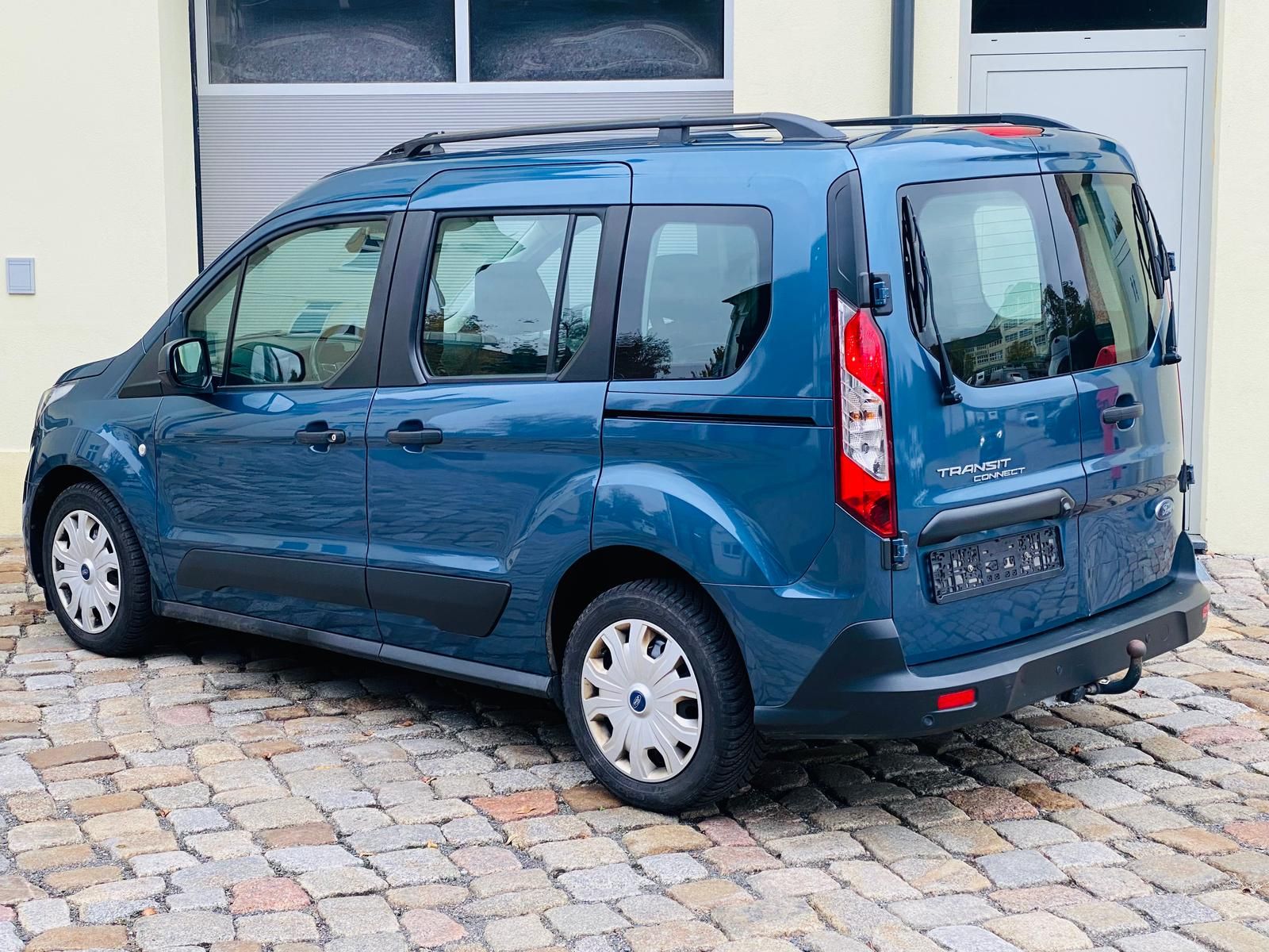 Fahrzeugabbildung Ford Transit Connect Kombi 1.5 EcoBlue m. CampingBox