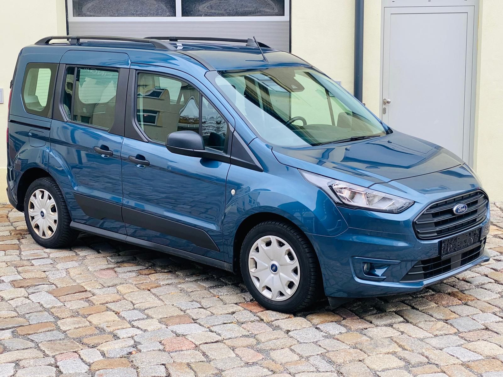 Fahrzeugabbildung Ford Transit Connect Kombi 1.5 EcoBlue m. CampingBox