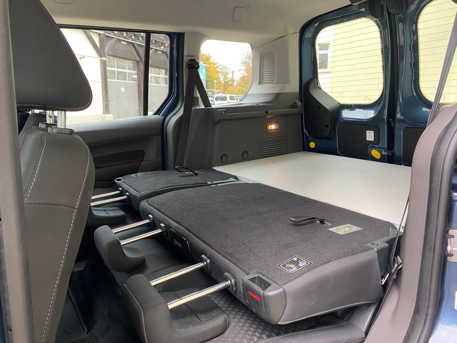 Fahrzeugabbildung Ford Transit Connect Kombi 1.5 EcoBlue m. CampingBox